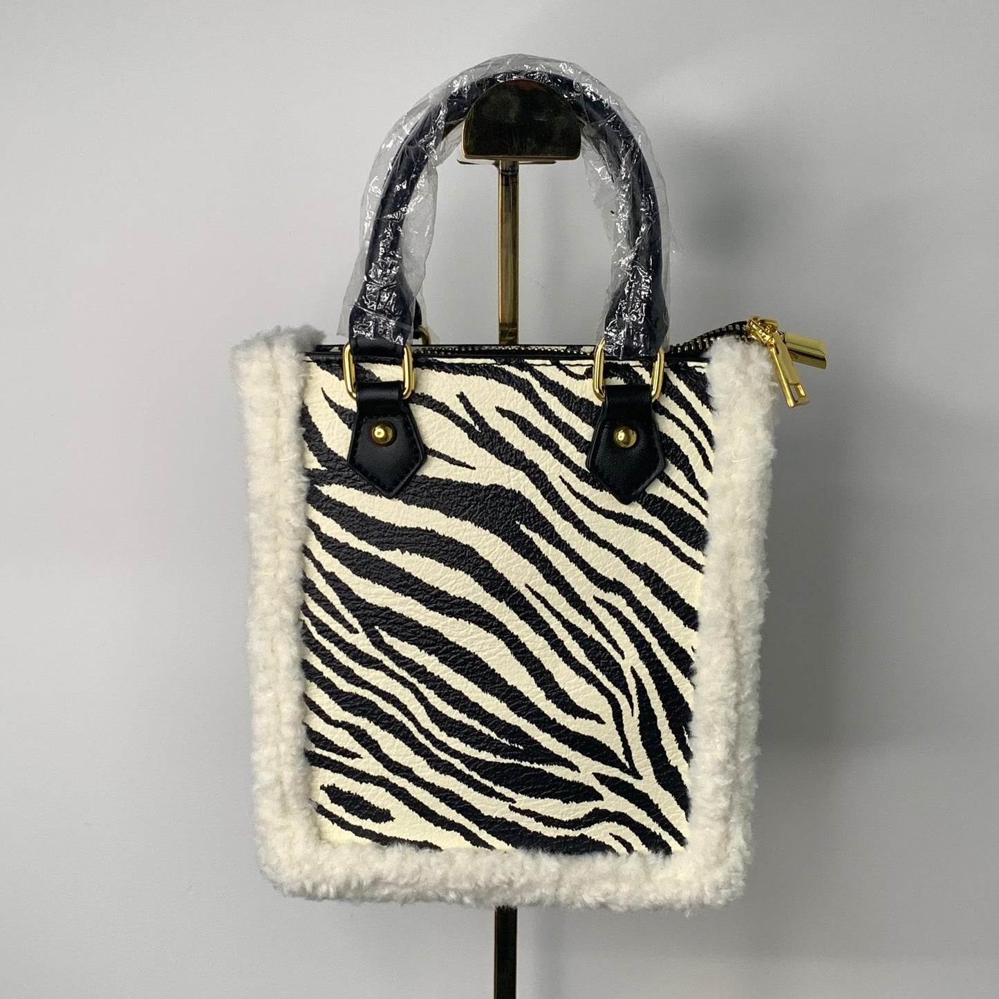 [YX]Black and white plush bag